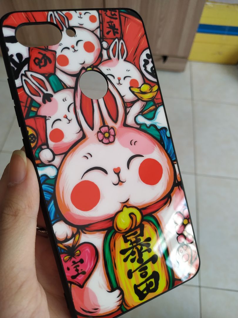 Hàng bọc cẩn thận, mới, hình in đẹp, ốp ôm khít và dày dạn. Tuy nhiên bị dày quá nên hơi khó quét vân tay