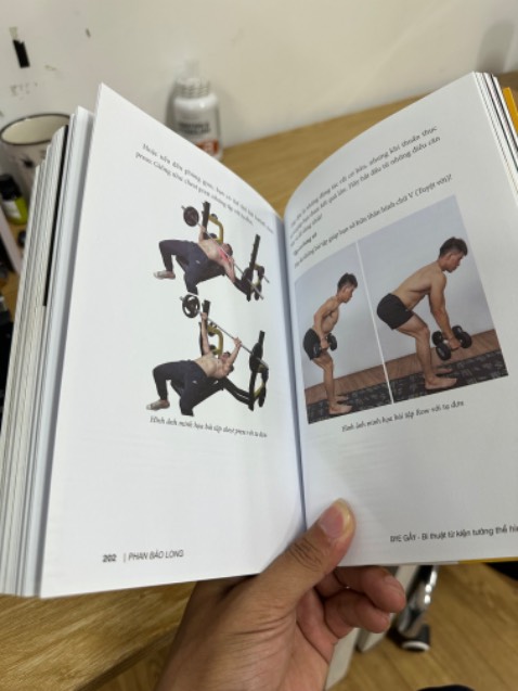 Sách dày dặn in màu rất đẹp,
Nội dung dễ đọc và dễ áp dụng mình đọc 1 lèo 2 tiếng là xong có chế độ ăn và tập luyện luôn
Mình đã áp dụng hơn 1 tuần đac tăng được 2kg rồi