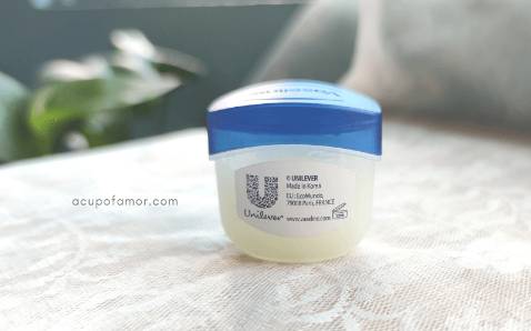 Tuy vẻ ngoài không quá nổi bật nhưng chất lượng thì khỏi chê. Mình có viết một bài blog rất chi tiết để đánh giá về chất lượng, hình thức, hiệu quả sử dụng của em sáp dưỡng môi Vaseline này. Nếu bạn hứng thú có thể đọc tại đây nhé: http://acupofamor.com/vaseline-duong-moi-co-tot-khong-review/