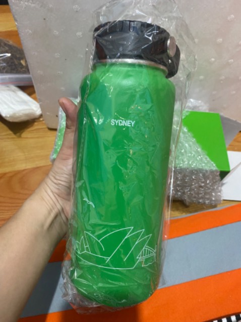 Sản phẩm như hình, kèm ống hút, còn bonus thêm chiếc cột tóc nhỏ xinh, giao nhanh