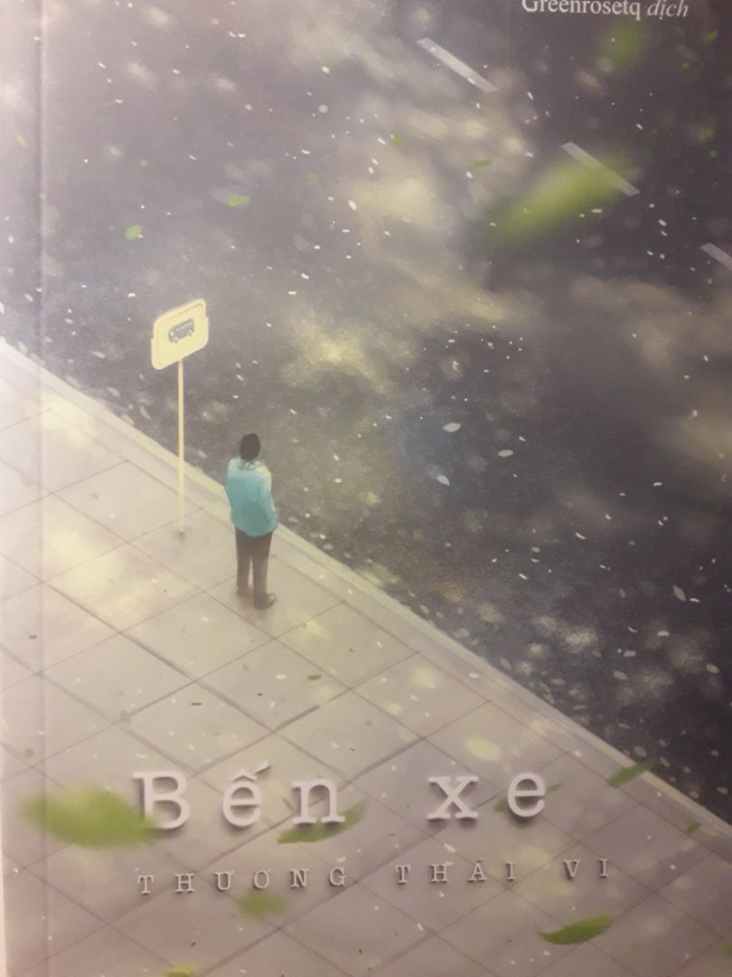 Sách đẹp lắm, giao hàng nhanh. Thật sự mình mua quyển này về để trưng bày làm kỉ niệm thôi vì mình không dám đọc lại lần nữa. "Bến xe" là truyện ngôn tình đầu tiên mình đọc, lúc ấy là một học sinh lớp 9 giờ đã năm 2 đại học rồi mà mình vẫn ám ảnh. Hình ảnh thầy Chương đã khắc sâu trong tâm trí của mình. Bây giờ Instagram, *** và các trang mạng xã hội khác mình đều dùng là Hải Thiên. Mình đọc lại truyện 2 lần rồi, và mình không đủ dũng khí để đọc lại. Có lẽ mình sẽ cất gọn để làm kỉ niệm cho một tuổi trẻ đầy rực rỡ 🌞