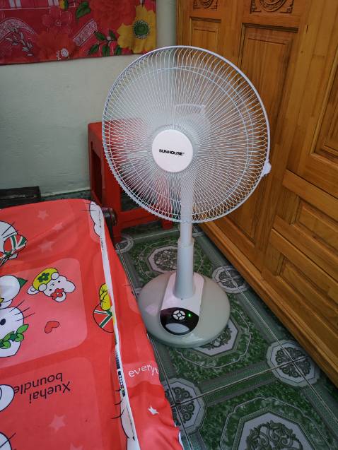 Hoạt động êm, thiết kế đẹp, nhỏ gọn, chất lượng tốt nên mua. Có quay video mà bên tiki không hỗ trợ nên không đăng được