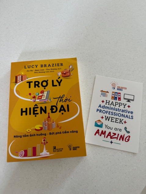 Một cuốn sách chứa nhiều kiến thức bổ ích không chỉ cho những ai đang theo đuổi ngành trợ lý, mà cả cho những nhân sự admin đa lĩnh vực. Sách được đóng gói cẩn thận, kèm note tích cực. Cám ơn chị Hương vì đã giúp đem lại những kiến thức giá trị cho cộng động trợ lý VN.