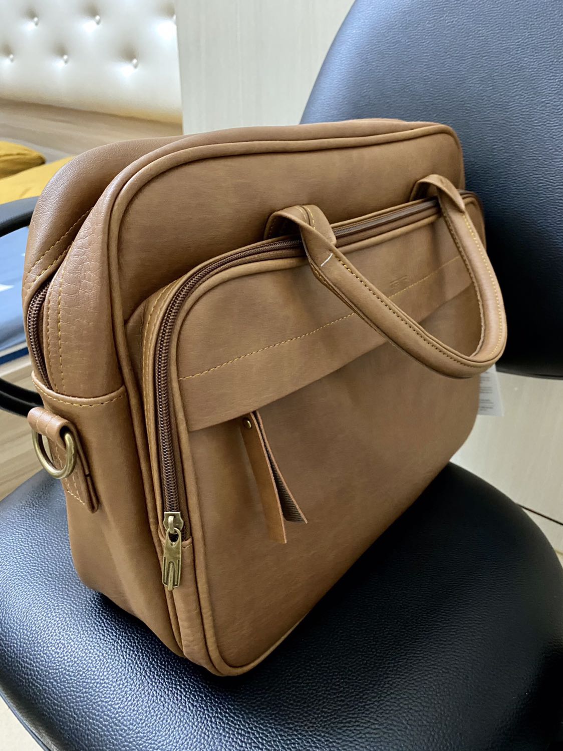 Cặp quá xịn xò và ngon trong tầm giá. Mua sale 12/12 với được mã giảm giá nên giá quá ngon. Ủng hộ shop.