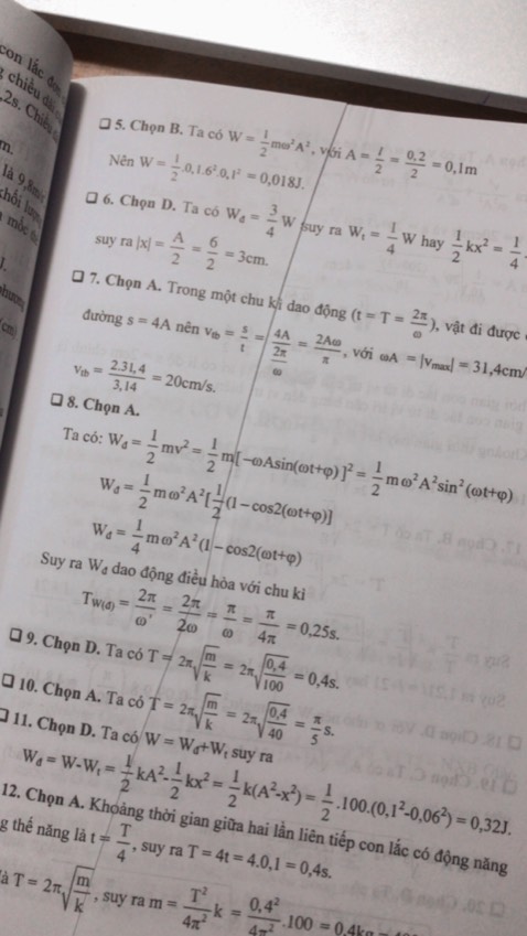 về bên ngoài thì sách được bao 1 lớp nylon nên mở ra nhìn sách rất mới, cuối sách thì có 1 vài trang bị dính chưa có cắt ra, sách giảng nói chung cũng dễ hiểu nhưng mà bài tập để luyện thì rơi vào tầm từ 2*** nên mình nghĩ ngoài luyện trong sách thì cũng nên kiếm đề những năm gần đây luyện thêm để nắm kiến thức cho sát với chương trình :v