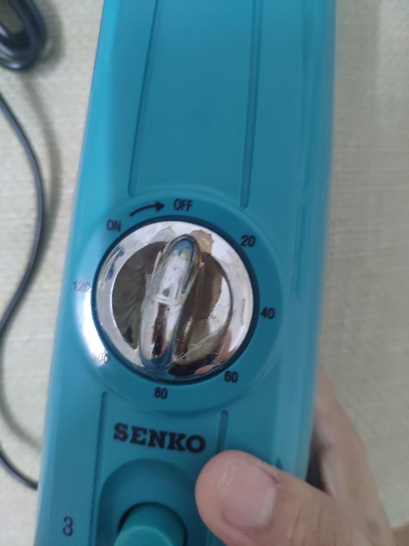 Quạt lắp phần đế vào ko khớp, nút quạt gỉ sét dù lần đầu mở ra còn nguyên thùng. Quad thất vọng