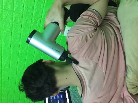 Giao hàng siêu nhanh, ở Hà Nội nay đặt thì mai có luôn, dùng nó đấm ban đầu nhột kinh nhưng được cái sướng :))) Con này vỏ bằng kim loại nên cầm khá chắc, rung khá mạnh, phần vỏ bên ngoài không bám bụi, mồ hôi nên cầm rất sạch. Quá là ưng luôn