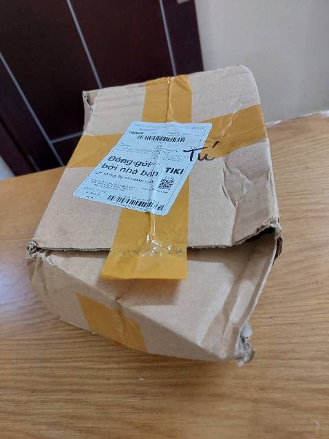 Mình dùng sản phẩm này lâu rồi, mùi hương dễ chịu. Shop đóng gói chưa chắc chắn, hộp đựng bị bung. Giao hàng nhanh. Bạn giao hàng lễ phép.