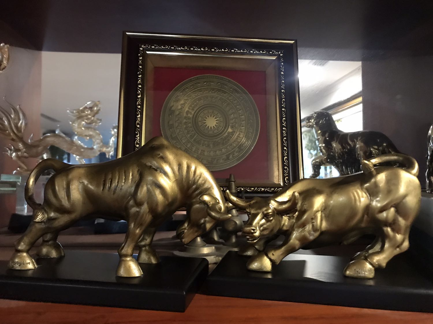 Cặp bò được thiết kế đẹp, dũng mãnh. Hàng đóng gói cẩn thận. Cặp bò được thiết kế đẹp, dũng mãnh. Hàng đóng gói cẩn thận.