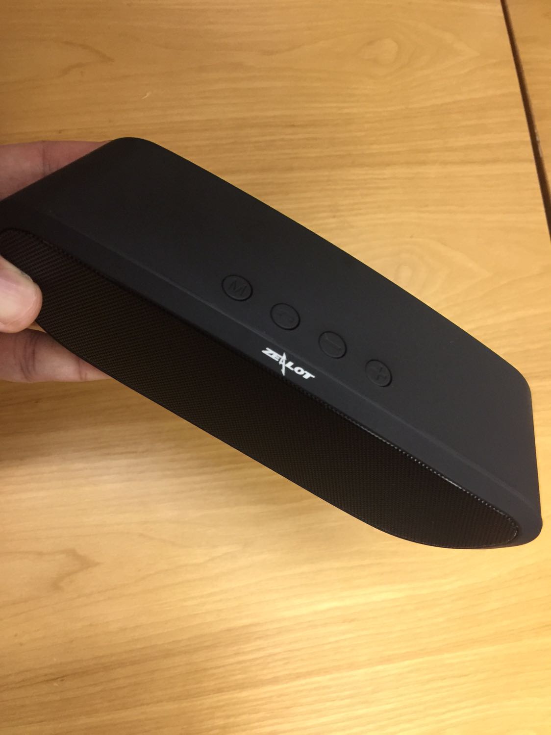 Hàng chuẩn, đẹp, nhỏ nhắn xinh xắn nhưng nghe rất hay. Đóng gói cẩn thận và giao hàng rất nhanh. Shop uy tín, lần thứ 2 mua hàng của shop.