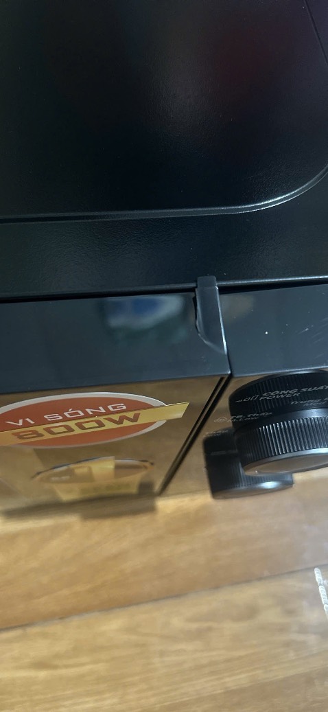 Bị vỡ cánh không kiểm tra kỹ mà vẫn giao cho khách hàng cảm thấy quá thất vọng