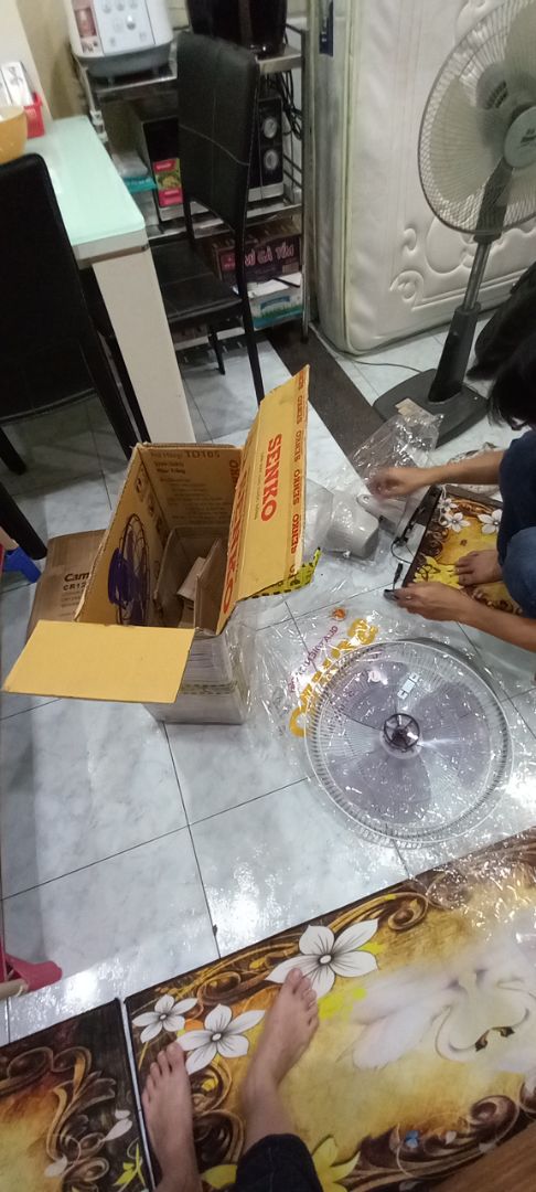 sản phẩm giao nhanh hơn mong đợi. Giao hàng đúng mẫu. Mình đã từng mua 1 lần ở đây rồi và xài quạt rất tốt (mẫu khác), nên lần này mình lại mua tiếp. Giá cả lại mềm hơn so với mặt bằng chung.