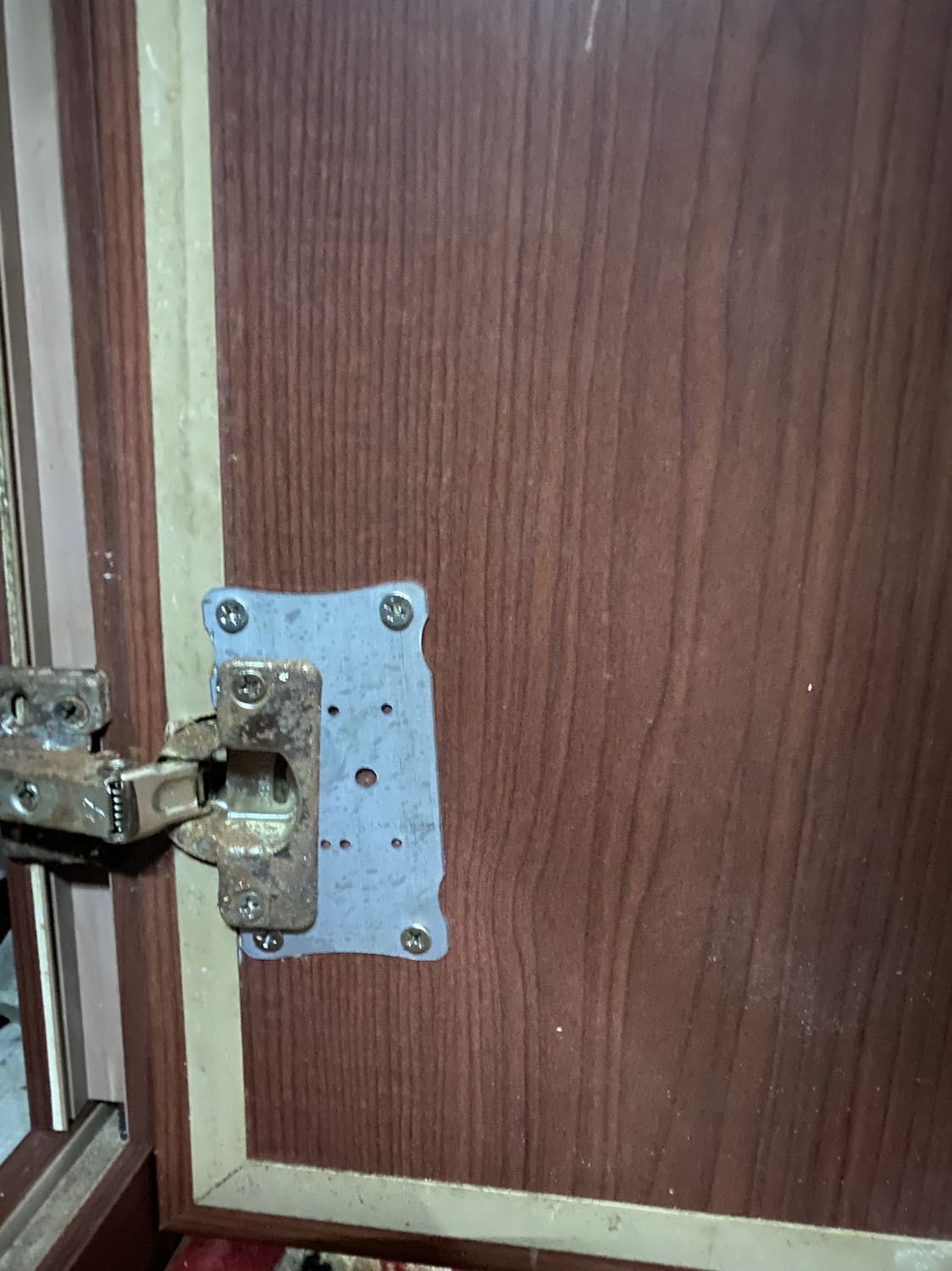 Rất hài lòng. Xử lý được bản lề đang bị lỗi của tủ bếp.