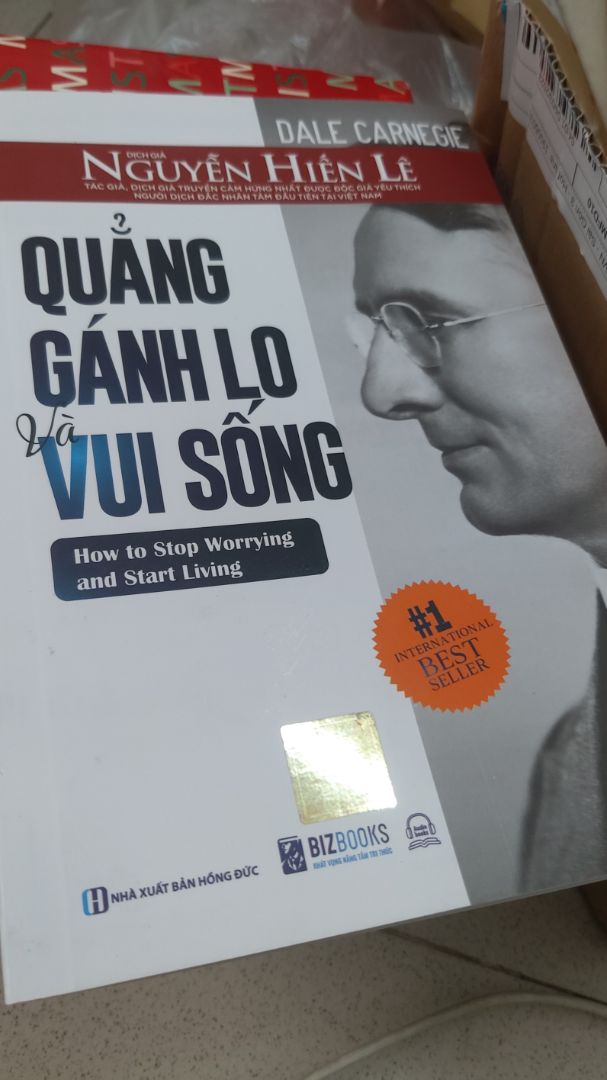 sách hay rất đang đọc ngâm cứu. tuy nhiên ko hài lòng về cách đóng gói hàng cẩu thả quá. ko bao bọc chống sốc xốp bảo vệ gì cả. dễ gây gãy sách móp cấn 4 góc : ((