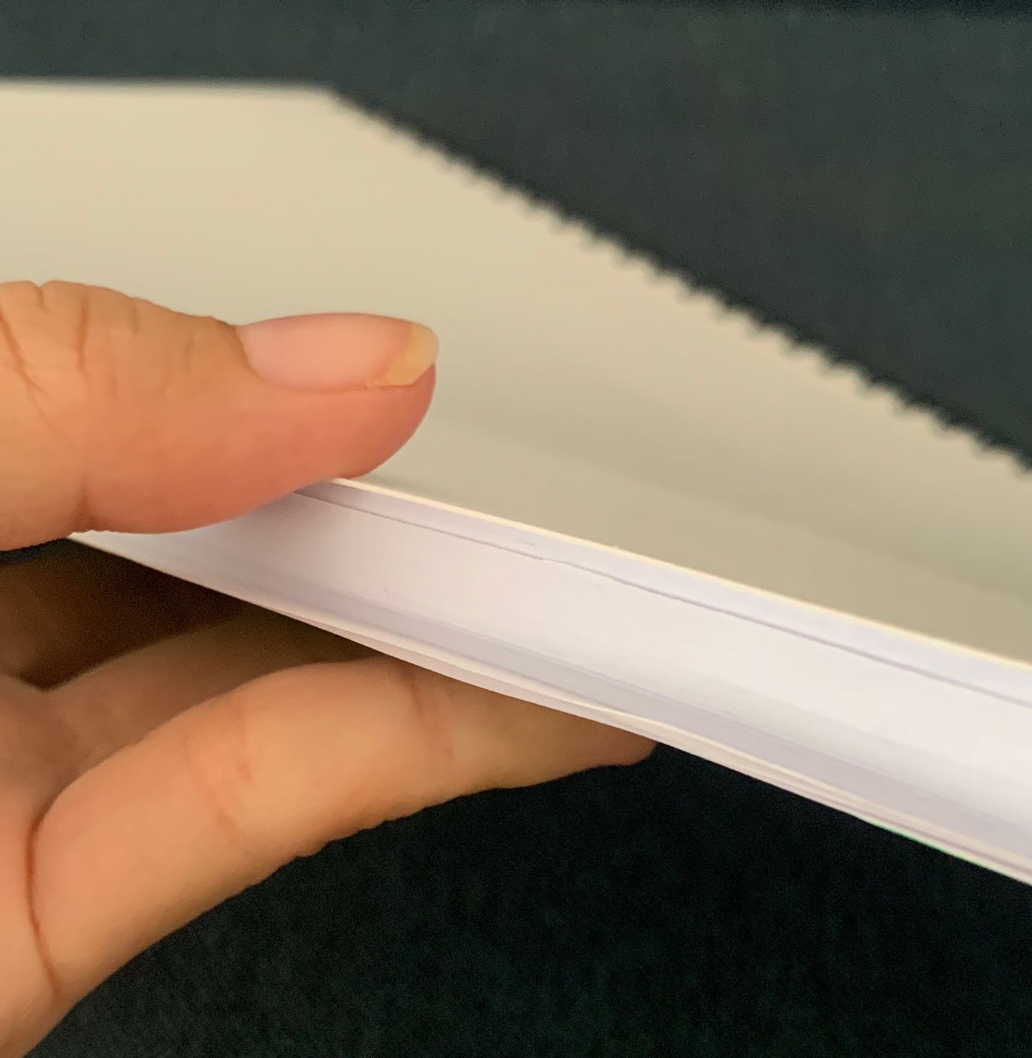 Sổ to dày đẹp như hình. Giấy cũng trắng và dày lắm ạ.