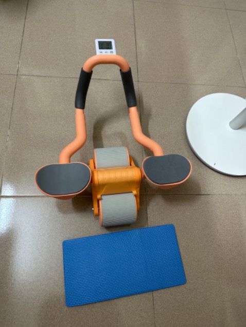 Bằng nhựa. Cảm giác mỏng manh. Đồng hồ đếm khác hinh. Noi chung tiền nào của đó