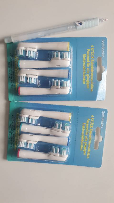 Bàn chải gồm 2 phần xoay nên to hơn so với loại 1 phần xoay, đánh nhanh hơn. Bàn chải có thể dùng gắn cho máy hiệu Braun luôn. Lông vàn chải không mềm lắm nhưng đánh ổn, sạch. Được shop tặng cây viết luôn.