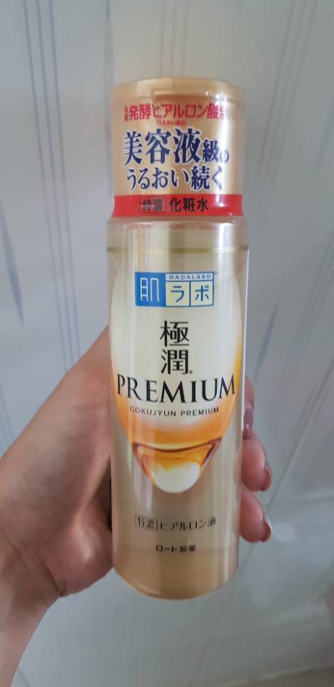 Hơi hơi rít nếu ko ở trong phòng lạnh, độ ẩm vừa phải, nói chung dùng để dưỡng ẩm ok, được tặng quà là túi mỹ phẩm khá xinh, giao nhanh gói kỹ, shipper nhiệt tình vui vẻ, thanks all