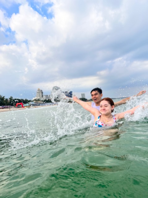 Mình mua tặng bạn gái sờ thì thấy chất vải khá mịn và dày dặn. Nóc nhà mình mặc nói tốt 😘 còn mình tuy chưa mặc thử nhưng vẫn đánh giá 5* cho shop 🤣. Thank you so much!