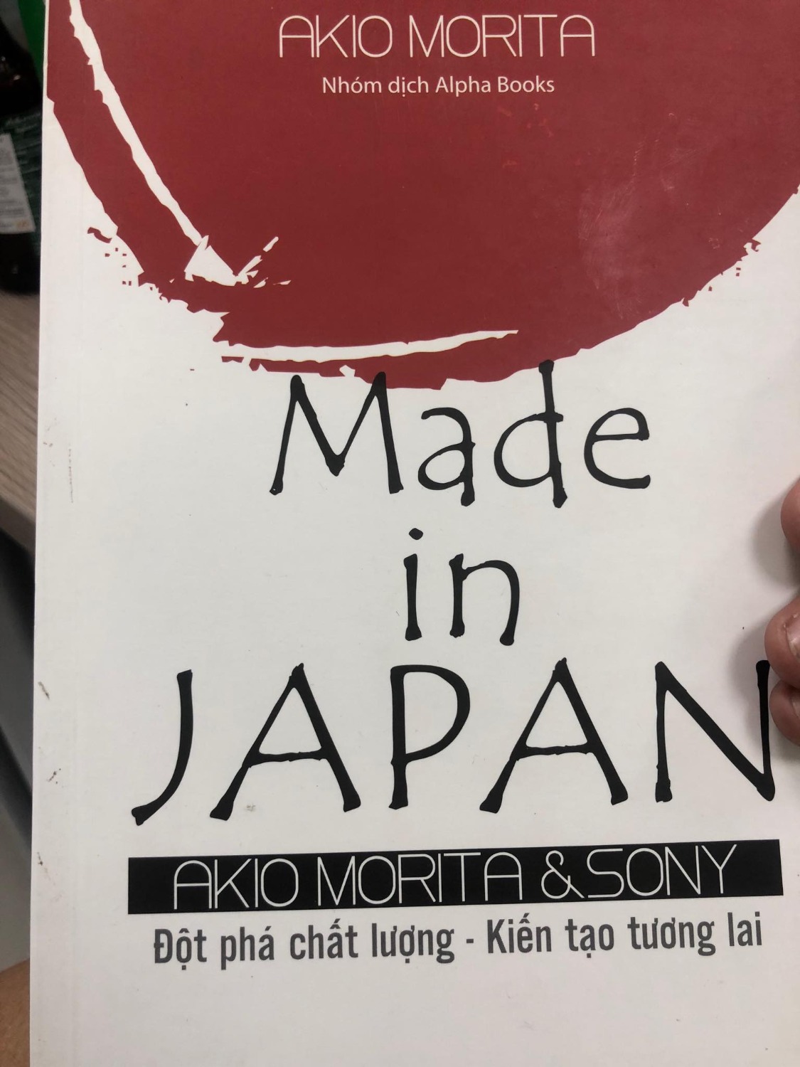 Mua sách trên Tiki nhiều rồi, nhưng lần này khá thất vọng vì sách bẩn, đen, không chùi được, nhìn giống như sách đã qua sử dụng.