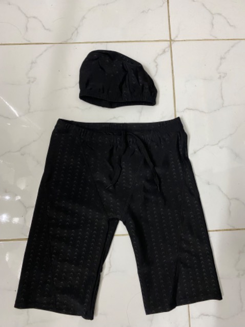 Quần bơi tốt, size đúng, bó chân. Được tặng kèm mũ bơi và bịt tai chát lượng cũng tốt. Quần bơi tốt, size đúng, bó chân. Được tặng kèm mũ bơi và bịt tai chát lượng cũng tốt.