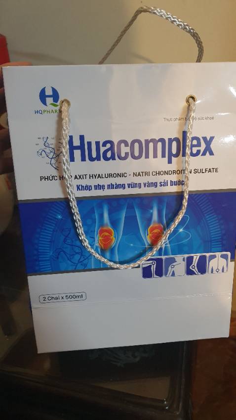 Shop nên lấy bằng dính dán quanh nắp chai, chứ do vận chuyển nên thuốc của mình bị rỉ ra ướt cốc đong bên trên. Thuốc date xa, đến 2024