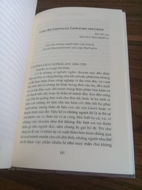 Cảm nhận riêng là mình đánh giá cao bản dịch của Thiếu Khanh hơn nhiều bản dịch khác. Văn phong của bản dịch này khá lưu loát, đọc rất trôi chảy và thuận tai. Ngoài phần dịch “Quân vương”, bản này còn dịch thêm hai ghi chép khác của Machiavelli (“Mô tả các phương cách được Quận công Valentino áp dụng” và “Cuộc đời của Castruccio Castracani”) để giúp người đọc hiểu hơn về tư tưởng chính trị đậm tính quyền biến của ông.
Nhược điểm của bản dịch này là dịch giả Thiếu Khanh không dịch thẳng từ chánh văn tiếng Ý mà dịch lại từ bản tiếng Anh của N. H. Thomson. Ngoài ra, một tác phẩm chính trị kinh điển như “Quân vương” mà lại thiếu bản đồ của bán đảo Ý thời Phục Hưng thì quả thật có phần bất tiện cho những ai muốn hình dung được diễn biến của các sự kiện trong tác phẩm.
Về hình thức thì nhà xuất bản đã đầu tư tốt trong khâu thiết kế và đóng sách. Nói chung, đây là bản dịch đáp ứng tốt nhu cầu của một độc giả nghiêm túc.