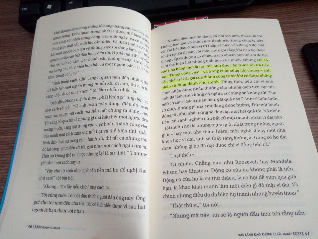 Mình xin nói về ND sách thôi nhé! Nhìn vào tựa sách mình cứ nghĩ nói về Nhà lãnh đạo thôi, nhưng không. Một tư duy mới về 2 từ "lãnh đạo". 
Mình thích cách viết sách theo kiểu kể chuyện thế này, càng đọc càng tò mò diễn biến tiếp theo. Hãy mua, hãy đọc và lan toả những giá trị và thông điệp của tác giả. Hy vọng người trẻ Việt Nam có tư duy và tầm nhìn tốt hơn.
17.***