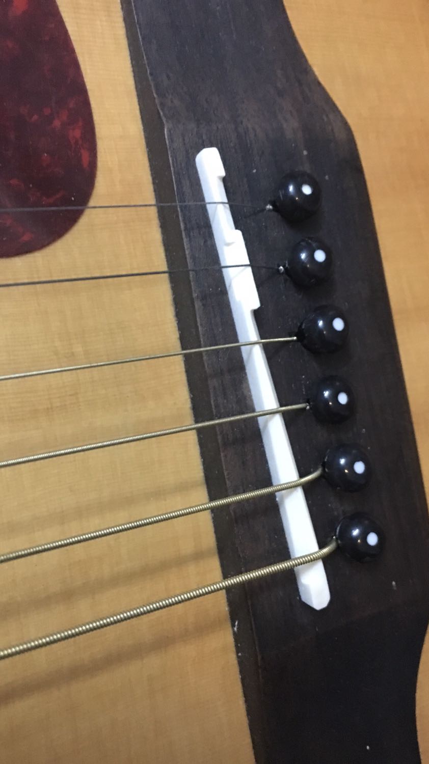 Anh em nào khi mua về mà không vừa ngựa đàn thì có thể mài cho vừa thêm nhá!!!! Sản phẩm rất chắc chắn