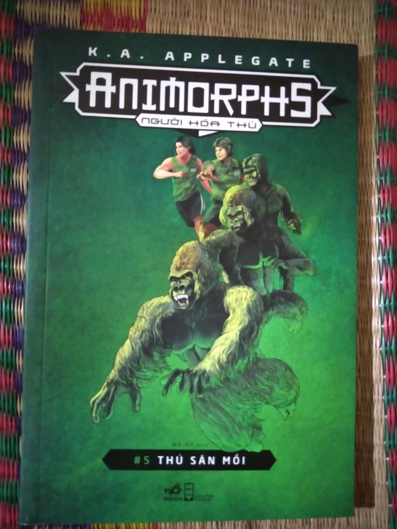 bìa đẹp,  giao hàng nhanh, sách bị bụi, chắc để nằm kho lâu quá :)