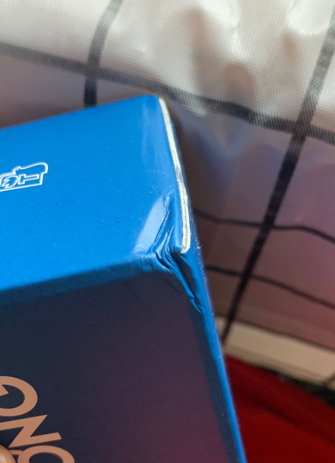 Sách mới. Giấy, bìa đều chất lượng. Nhưng gáy sách và giá đỡ thì nhăn nheo, chưa vừa ý ở điểm này. Còn lại đều hài lòng. Đặt hàng khoảng gần 4 ngày là có hàng (kể cả T7, CN) luôn.