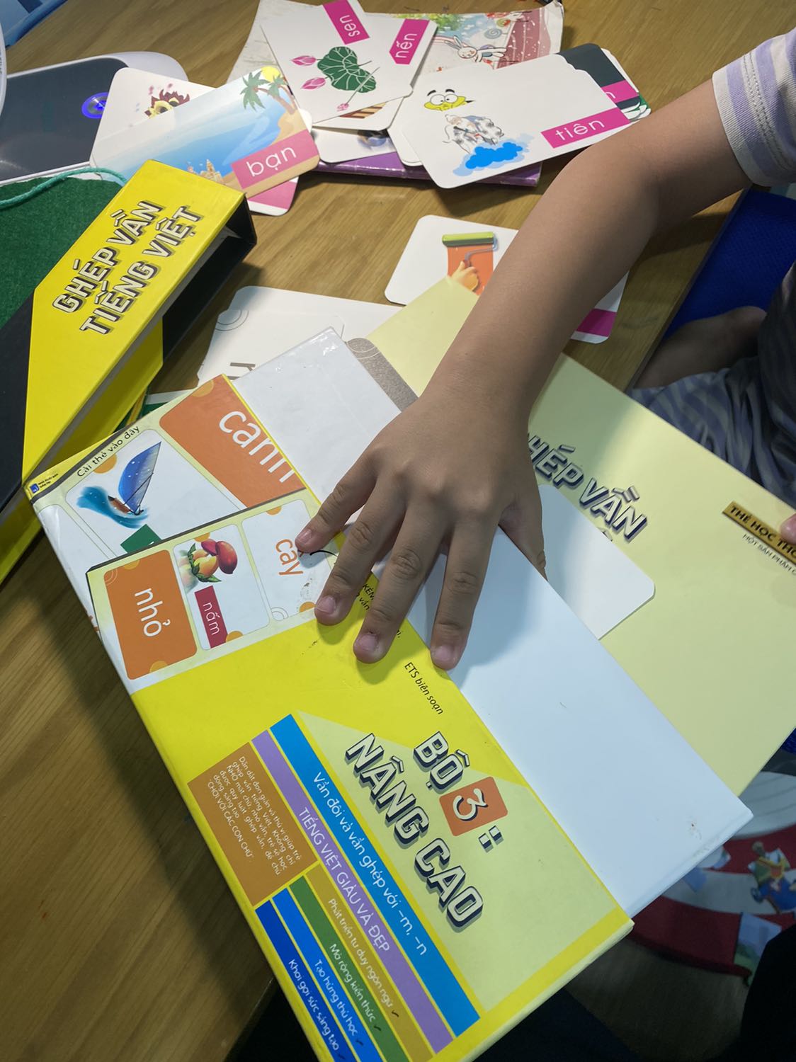 Mua trọn bộ giáo cụ. Sách đánh vần hay, hữ ích cho bạn nhỏ của mình trong việc học đánh vần, chuẩn bị vào lớp 1.
Nói chung là hài lòng và hữu ích Mua trọn bộ giáo cụ. Sách đánh vần hay, hữ ích cho bạn nhỏ của mình trong việc học đánh vần, chuẩn bị vào lớp 1.
Nói chung là hài lòng và hữu ích