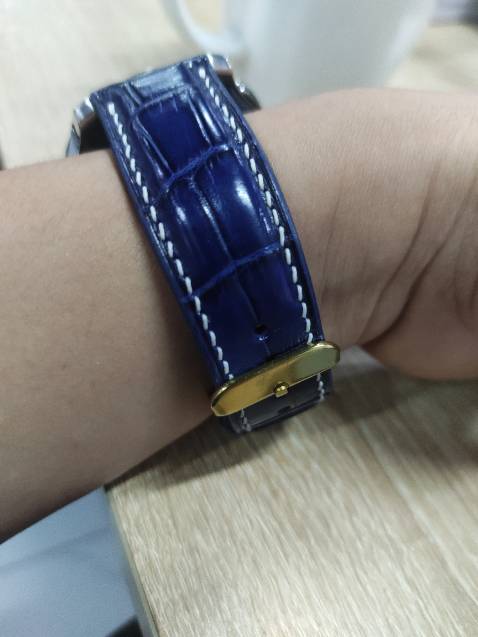 Dây, khóa chắc chắn, màu sắc đẹp và như hình cung cấp. Rất hài lòng về sản phẩm