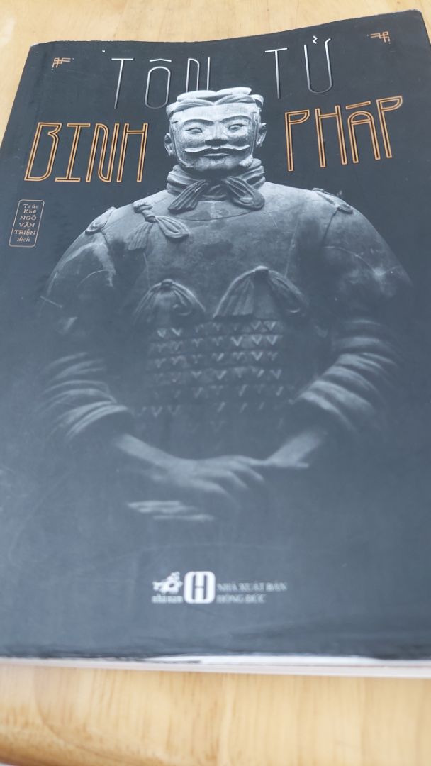 Bản đúc kết không thể tuyệt vời hơn về nghệ  thuật và chiến lược quân sự, chính trị, ngoại giao.  Bạn cũng hoàn toàn có thể vận dụng nó trong quan hệ xã hội của tổ chức, doanh nghiệp hay cá nhân.