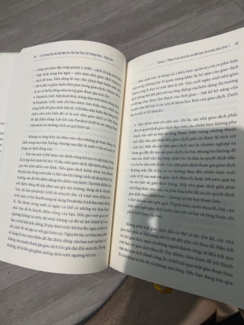 Đóng gói cẩn thận , sách đẹp , nhưng mà cái bìa nó kiểu thế hay sao mà mh dở ra là 2 cái đó tách rời luôn