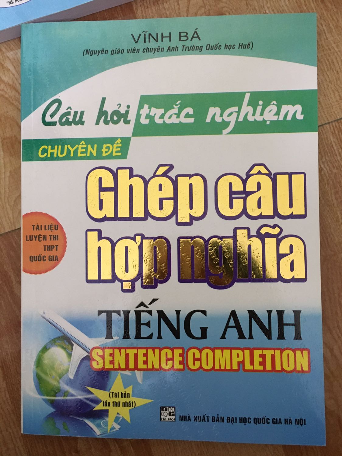 nói chung là ổn nhưng hộp do vận chuyển nên móp méo hơi xấu xí :(( bìa k cong mà một số trang cong cong phần giữa sách (như ảnh chụp) :((