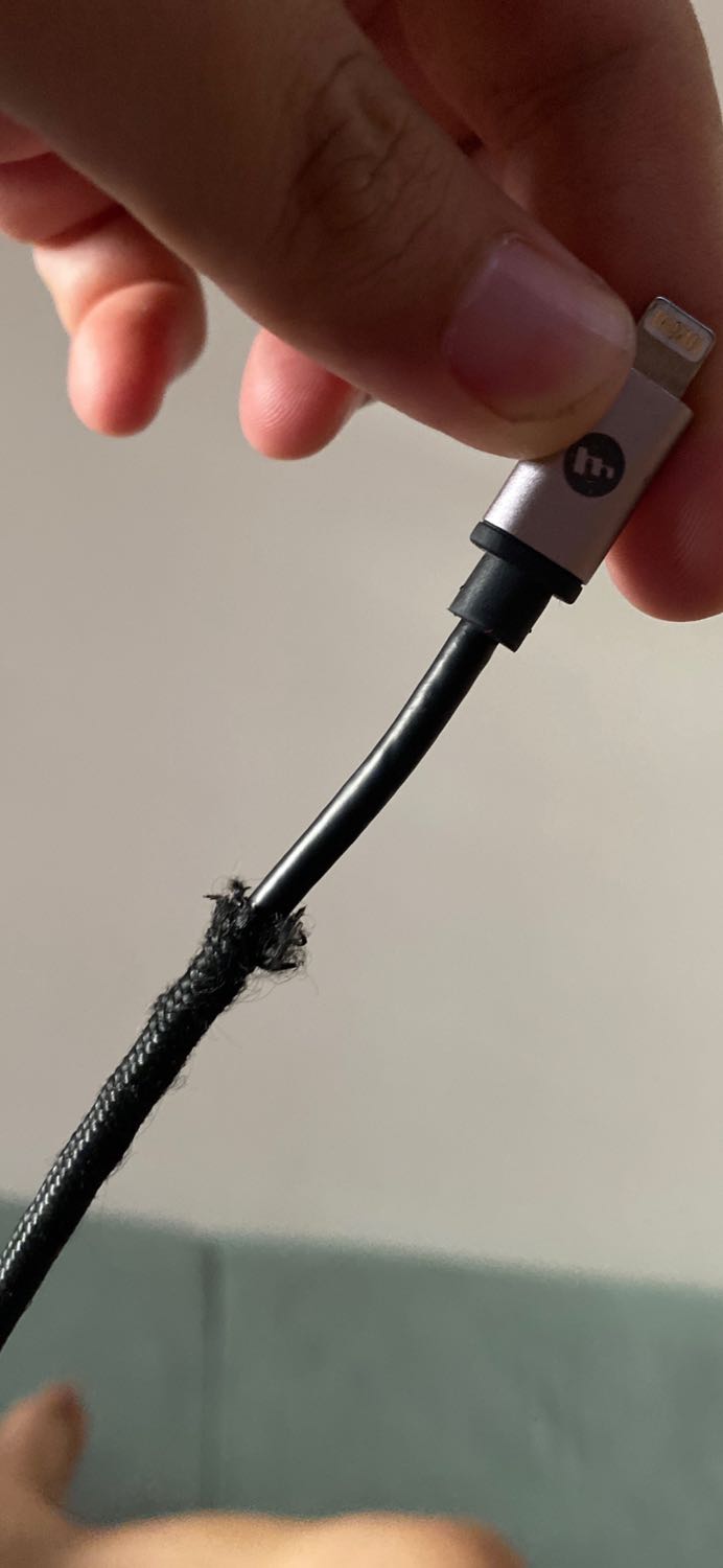 Mình xài được 2 tháng 10 ngày thị bị rách vải bọc ra rồi. Không biết có được bảo hành không. Tiki trả lời nhé