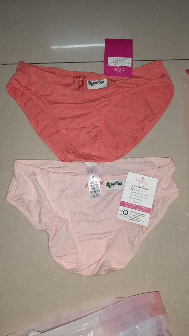 mình vừa nhận hàng, chất lượng thun coton tạm ổn, tuy chất ko dày dặn lắm. Nhưng mình đặt size L shop giao size M. Mong Tiki và shop đổi hàng giúp.