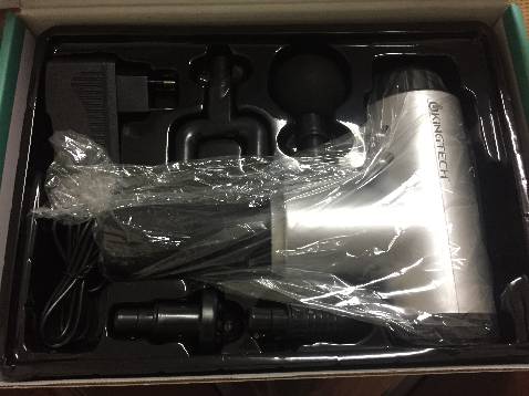 Hộp mới tinh xờ thích tay vô cùng, lúc dùng thì có một nút bấm để chỉnh chế độ tuy nhiên phải ấn hết một lượt thì mới tắt được máy. Lúc chạy máy rung đều, rất là đã, các đầu massage thì thích nhất dùng con 2 chạc. Máy cầm đầm tay, chắc chắn. Trong hộp có hướng dẫn sử dụng phiếu bảo hành. Khá là uy tín!!!