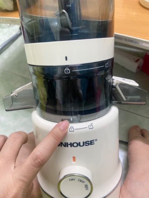 Mua về cắm điện máy không hoạt động, gọi trung tâm bảo hành thì lòng vòng. Thực sự mất uy tín quá! Đã lắ các khớp chặt hết nhưng vẫn không chạy là giao hàng lỗi rồi
Hôm sau den BH va ds khac phuc loi nguon ko ăn điên. Xin cam ơn