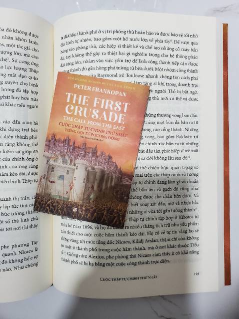 Nội dung hay, nhiều đoạn viết sâu sắc. Mở ra một chân trời mới về cuộc thập tự chinh vĩ đại.