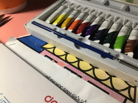 Màu đẹp , tuy nhiên hộp hơi nhỏ so với tưởng tượng , còn đc thêm cọ vẽ thì đc r  , chx sử dụng lần nào nên chưa bt , đẹp thế này chắc để bảo tàng mất 😅 Màu đẹp , tuy nhiên hộp hơi nhỏ so với tưởng tượng , còn đc thêm cọ vẽ thì đc r  , chx sử dụng lần nào nên chưa bt , đẹp thế này chắc để bảo tàng mất 😅