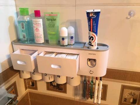 Sản phẩm đẹp, chắc chắn, nhựa dày cứng cáp. Miếng dán đi kèm dán rất chắc và vừa khớp,