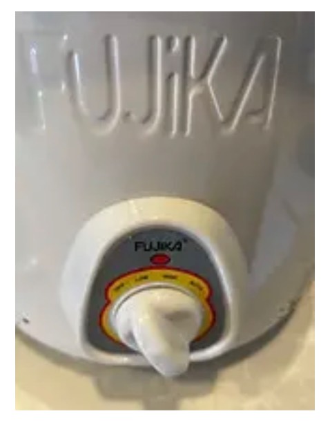 Hôm nay tôi nấu đồ ăn, thức ăn chưa chín mà hư rồi… điện bị ngắt phải chuyển sang bếp điện nấu tiếp. Thất vọng quá.. 
Tôi đã nấu lại lần nữa ( hình kem) nhưng nguồn điện không còn hoạt động.. vui lòng đổi sản phẩm khác dùm.