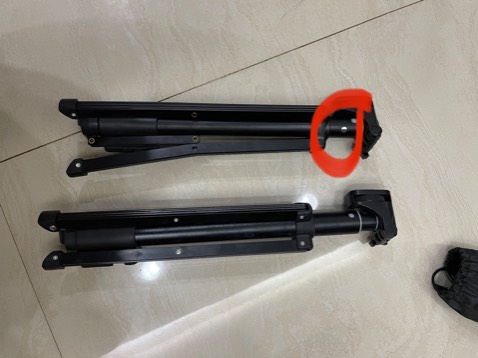hàng ko chính hãng, hộp yunding ko phải yunteng, kẹp đth, điều khiển và thân tripod đều ko có logo hãng, dùng đc 2 lần thì rời cả thanh nối sản phẩm, sản phầm ko có tem chính hãng, vỏ hộp yunding nhma điểu khiển lại yungteng trong khi spham của hãng yunteng, mình từng mua spham chính hãng rồi nên rất dễ so sánh
