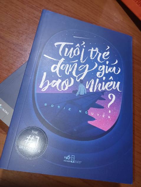 Bọc hàng khá kỹ, có điều sách ko có seal nên hơi tiếc tí, vì tui thích cảm giác bóc seal sách nên hơi buồn xí. Nhưng nói chung vẫn ổn, sách không bị hư hại gì hết. Mình có đọc sơ qua rồi thấy rất hợp với mình và thấy cũng cần thiết với mình nên quyết định tậu về.