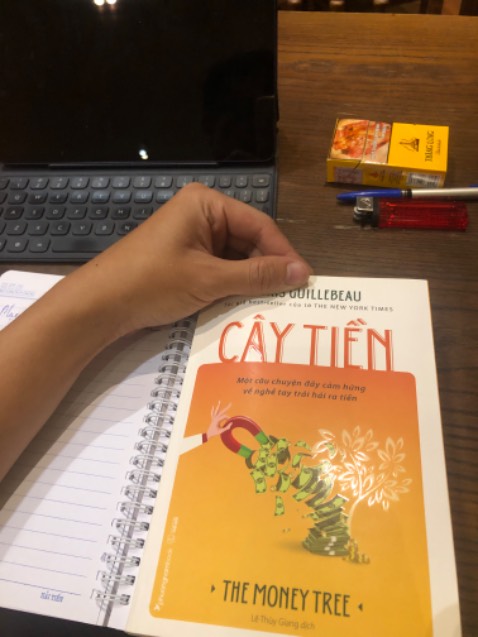 Giống như sách được viết cho tôi vậy. Từng hoàn cảnh đều như đọc nhật ký đời mình :)