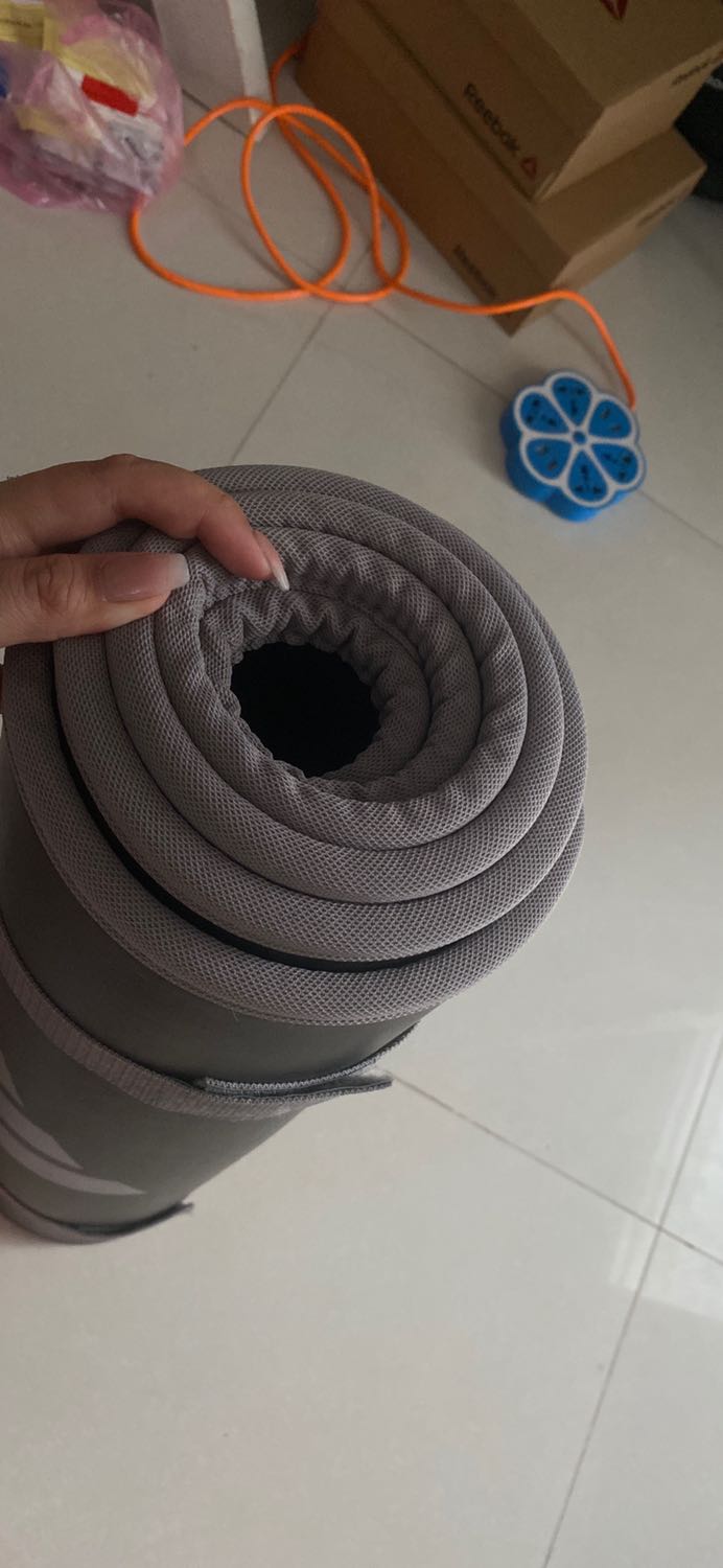 Hàng đúng như miêu tả, giá thành rẻ hơn so với web chính, êm dày, rất thích hợp tập yoga với các bạn k quen tập thảm mỏng.