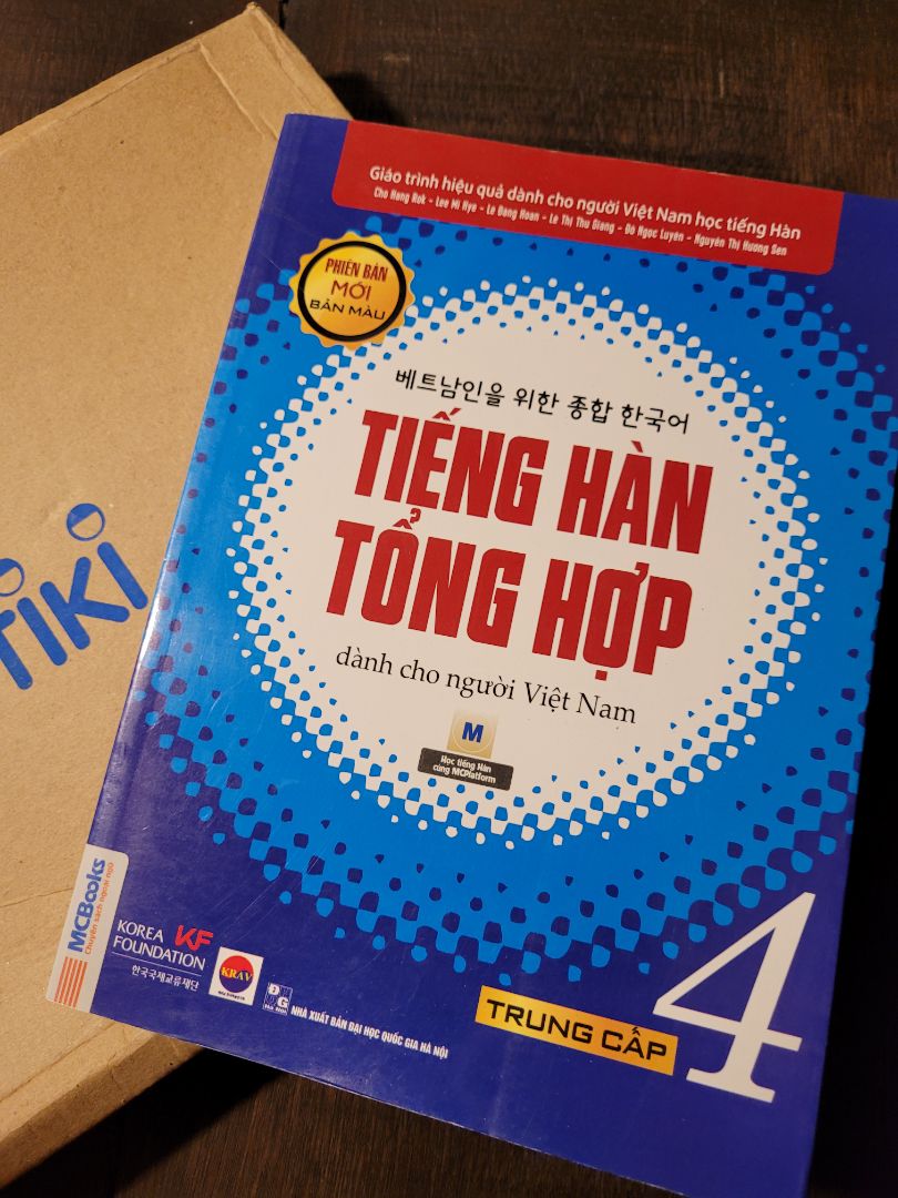 Sách in rõ nét. Giao hàng nhanh, không cấn móp. Mình mua ngay đợt giảm giá.