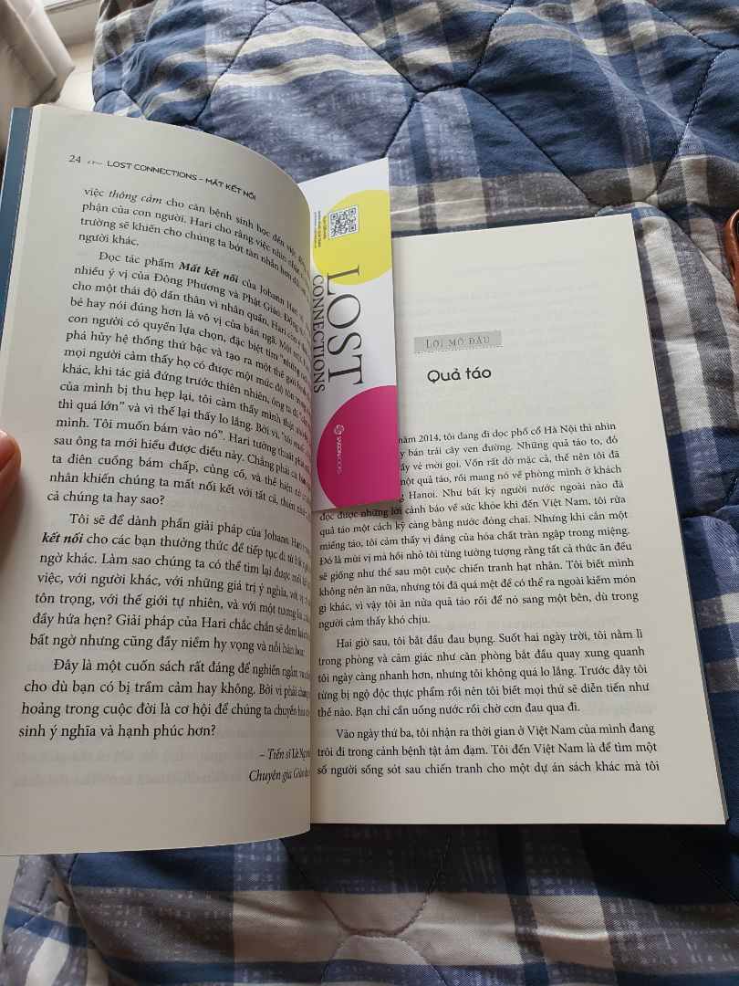 Chất lượng sách tuyệt vời. nội dung đáng đọc cho tất cả dù có trầm cảm hay không.
In ấn, thiết kế, chất lượng giấy đẹp, dày, bìa đẹp...không có gì để chê về khoản đó.
Trừ 1 sao do có nhiều lỗi thiếu từ, dư từ... nhưng không đáng kể.
Tiki giao hàng nhanh. vẫn như mọi khi, tôi ưu tiên chọn tiki now, giao nhanh, hạn chế rủi ro cấn móp khi vận chuyển.